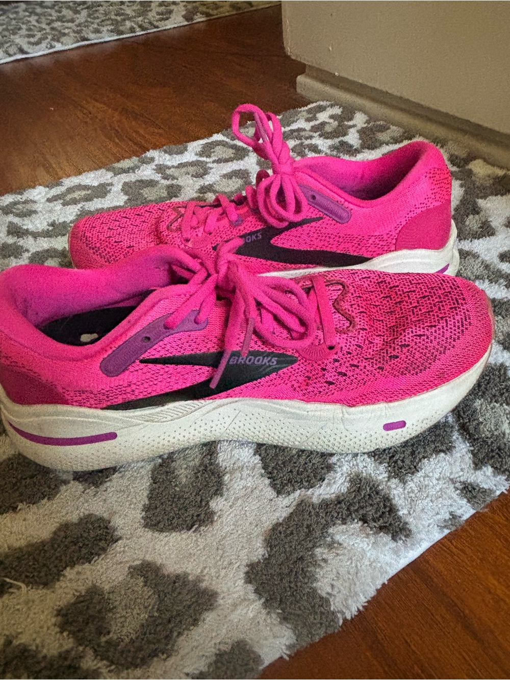 Brooks Ghost Max Running Shoes - Hot Pink Women's 8.5 Medium B